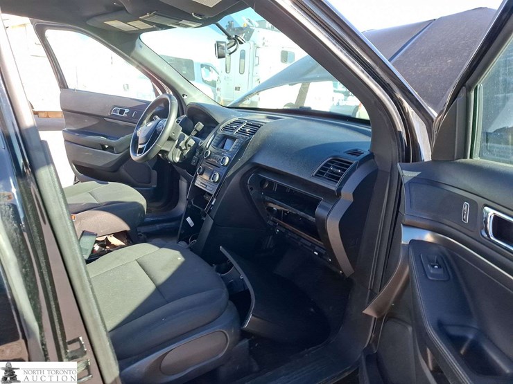 2017-ford-explorer-image-17