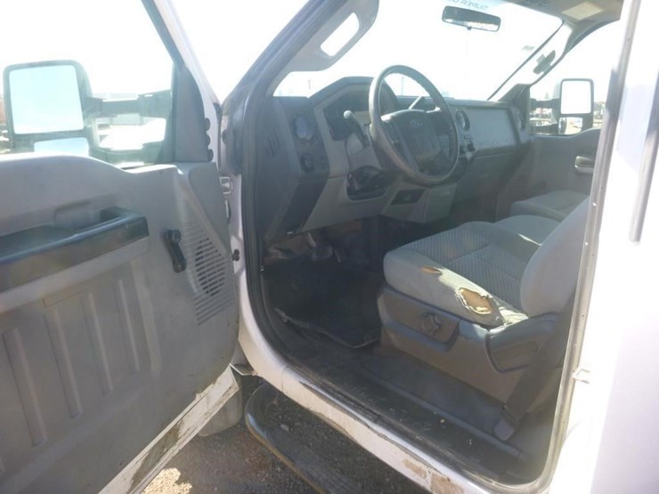 2012-ford-f550-image-11