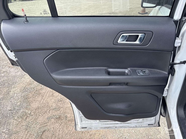 2018-ford-explorer-image-19