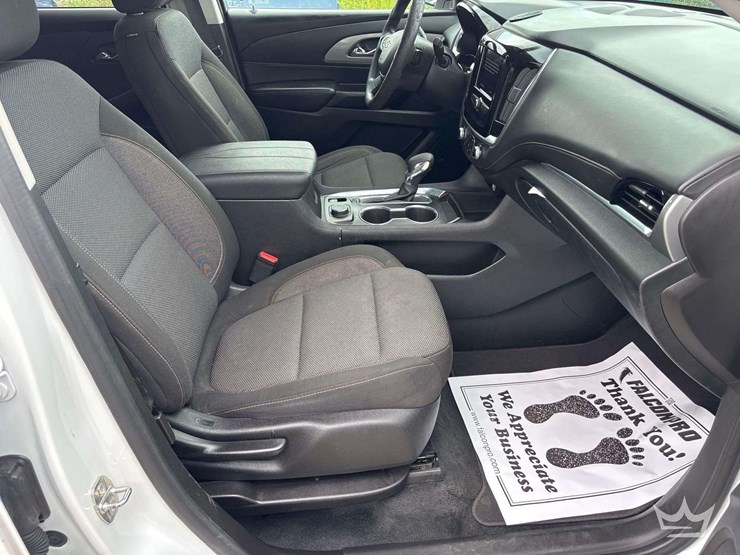 2021-chevrolet-traverse-image-27