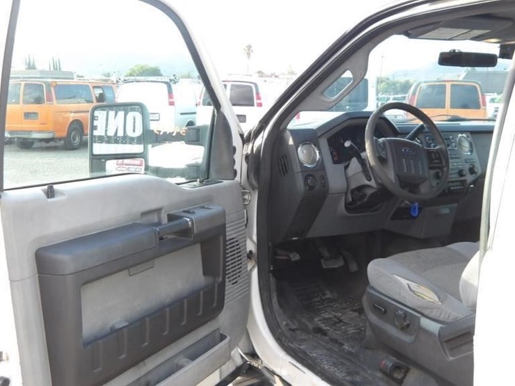 2011-ford-f550-image-19