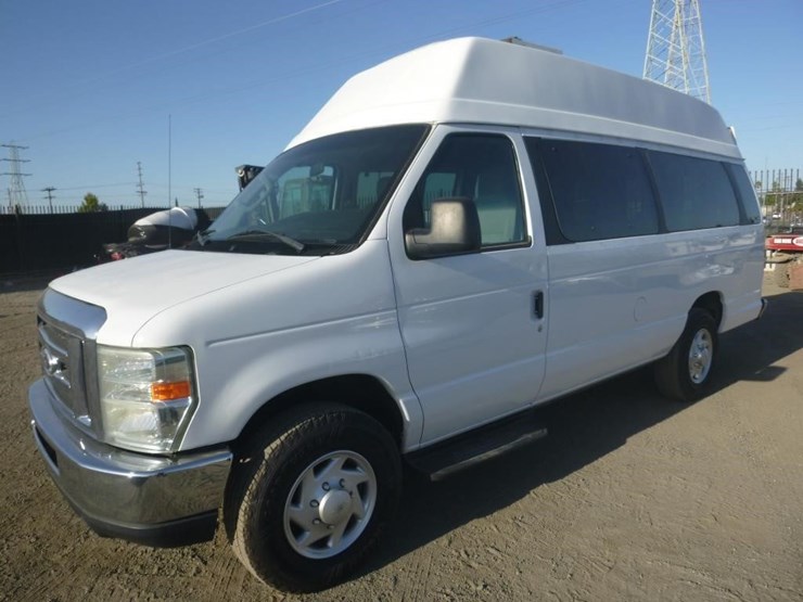 2014-ford-econoline-350-image-1