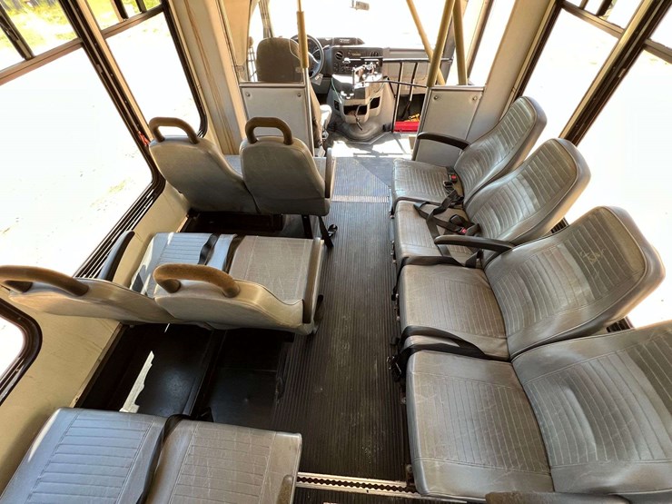 2011-ford-e350-image-34