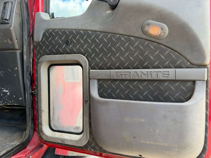 2007-mack-granite-ctp713b-image-15