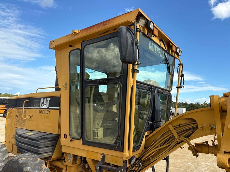 2001-caterpillar-12h-image-8
