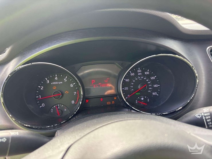 2016-kia-sedona-image-11