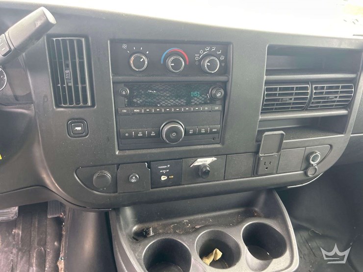2017-chevrolet-express-g2500-image-15