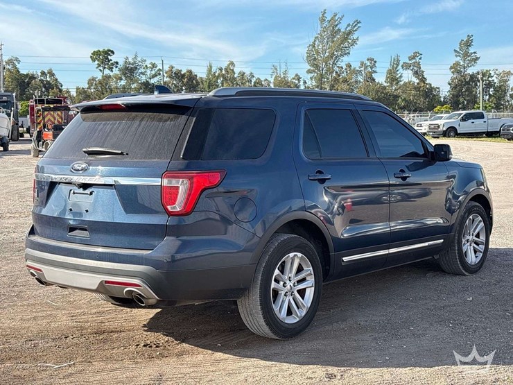 2017-ford-explorer-image-3