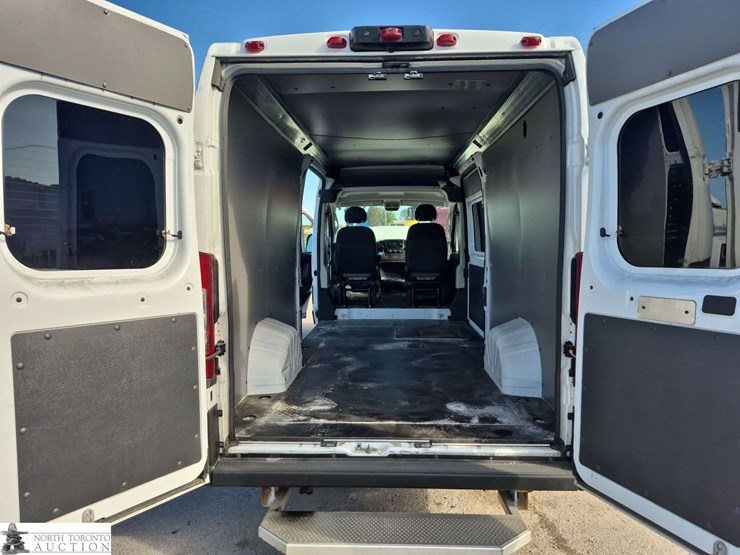 2019-ram-promaster-cargo-van-image-23