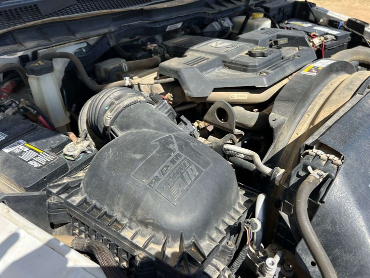 2015-dodge-3500-image-9