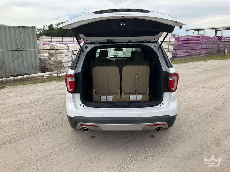 2017-ford-explorer-image-34