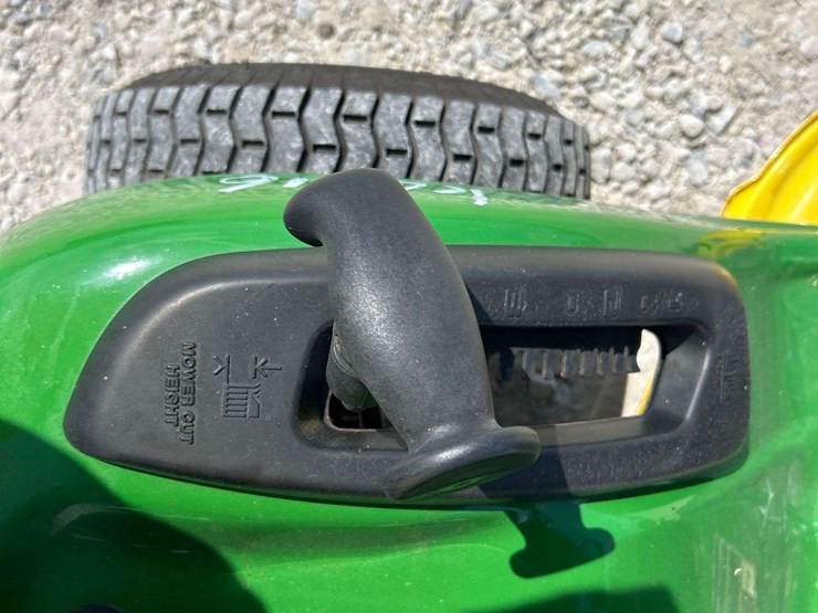 2019-john-deere-e100-42in-riding-mower-image-17
