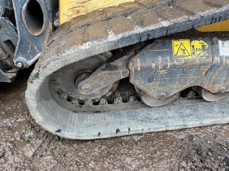 new-holland-c332-image-14