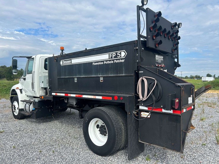 2019-international-durastar-4300-image-5