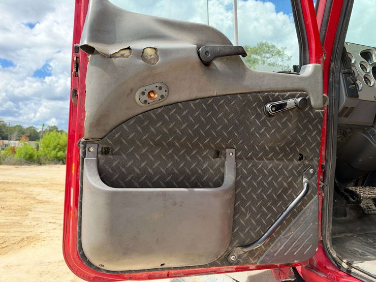 2007-mack-granite-ctp713b-image-10