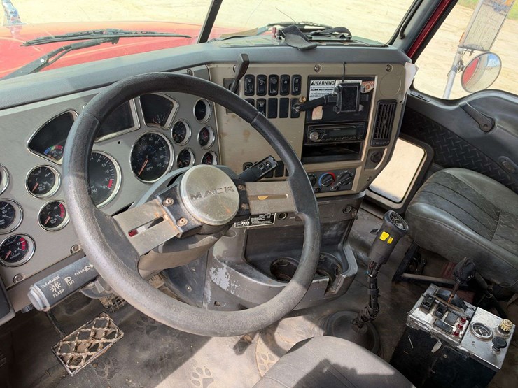 2007-mack-granite-ctp713b-image-12