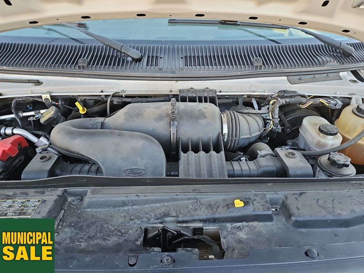 2014-ford-cargo-image-26