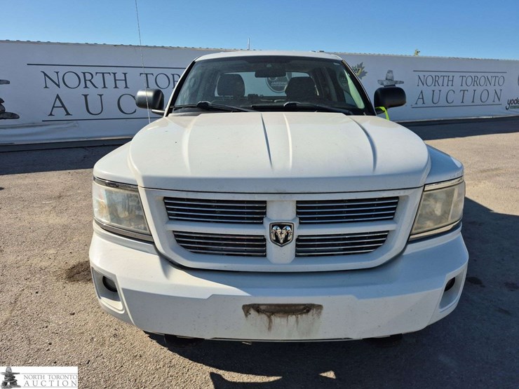 2011-dodge-dakota-image-2