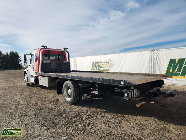 2014-freightliner-m2-106-image-3