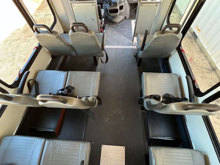 2012-ford-e350-image-39