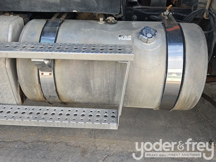 2019-freightliner-122sd-image-35