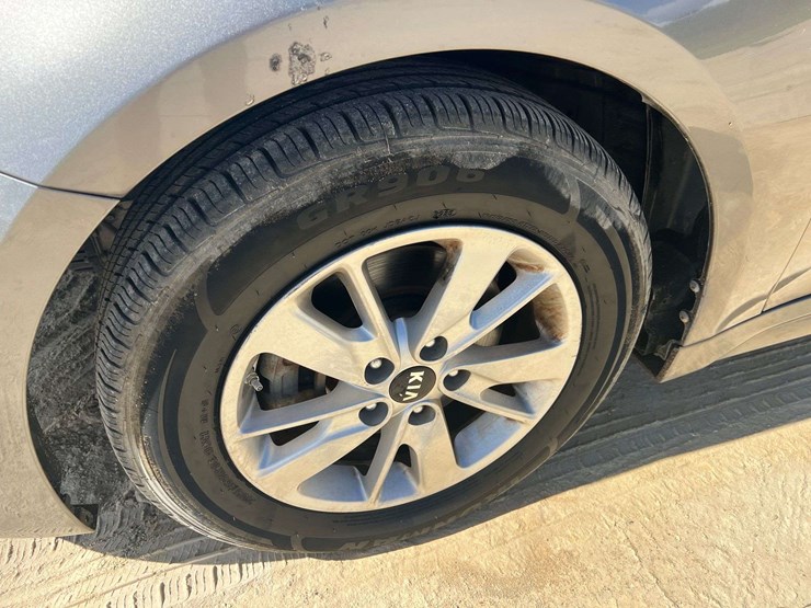 2018-kia-optima-4-door-sedan-(140,152-miles)-image-24