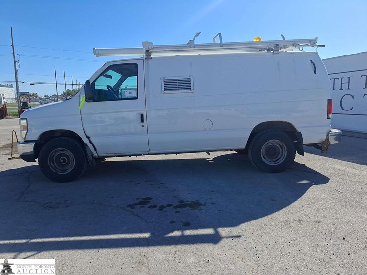 2011-ford-cargo-image-8