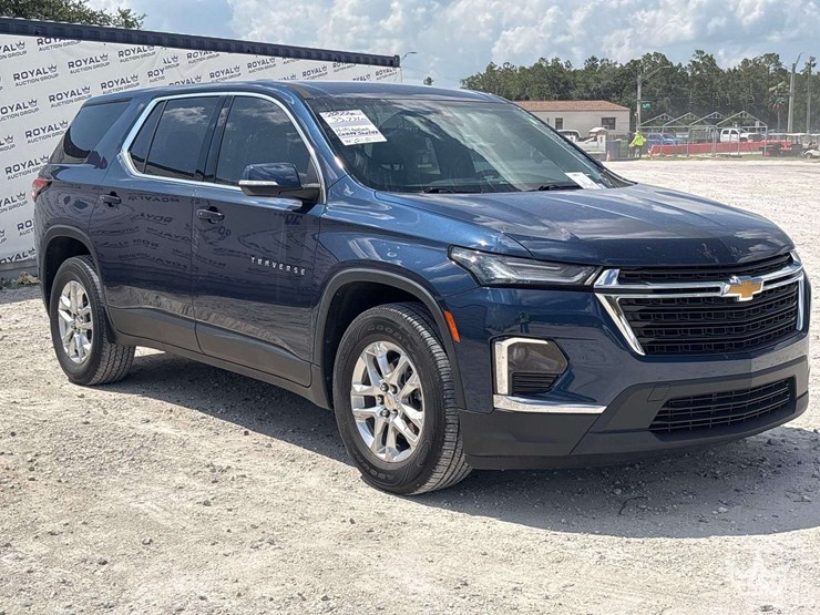 2022-chevrolet-traverse-image-2