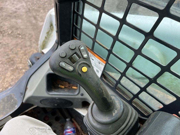 2019-bobcat-t740-image-17