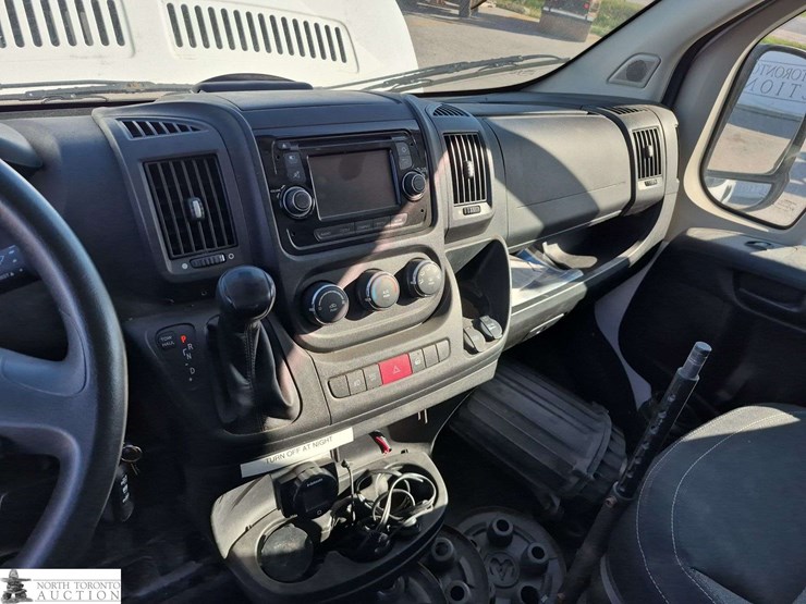 non-operable-2014-ram-promaster-cargo-van-image-12