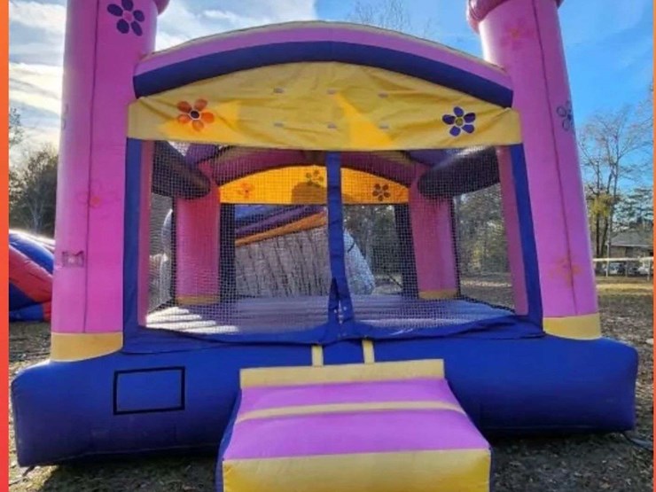 castle-15'x15'-inflatable-bounce-house-w/-blower-image-1