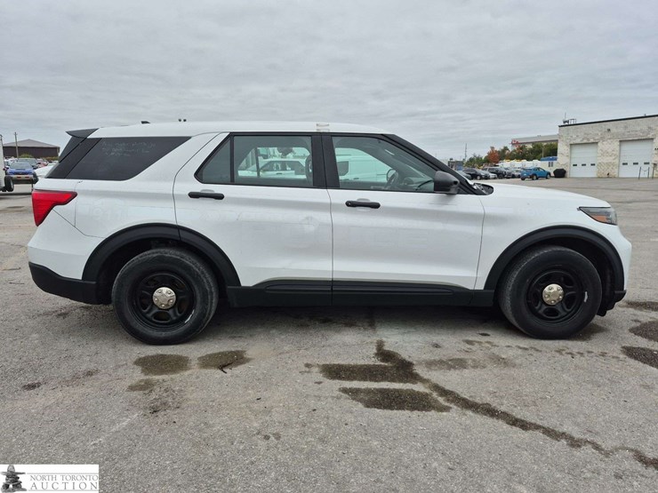 2021-ford-explorer-image-4