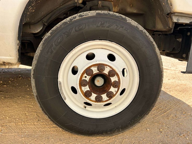 2011-ford-e350-image-50