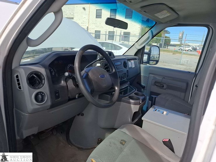 2011-ford-cargo-image-9