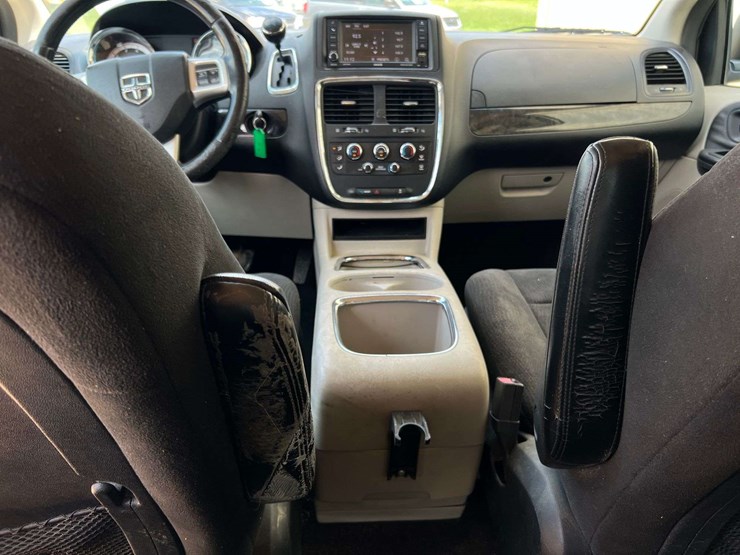 2013-dodge-grand-caravan-image-29