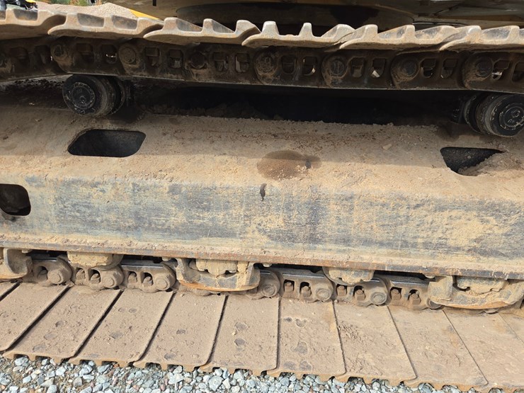 2017-deere-245g-lc-image-69