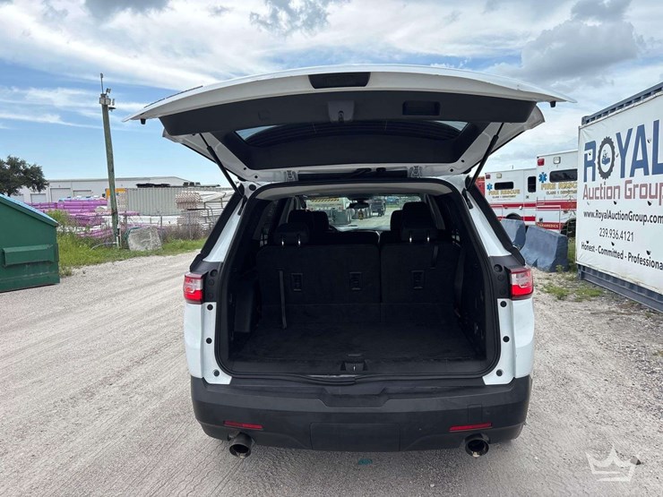 2021-chevrolet-traverse-image-24