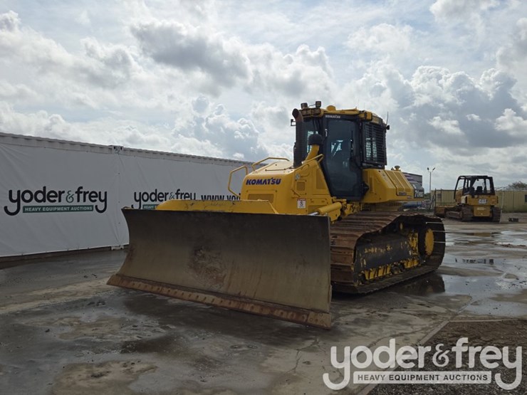2024-komatsu-d71pxi-24-image-1