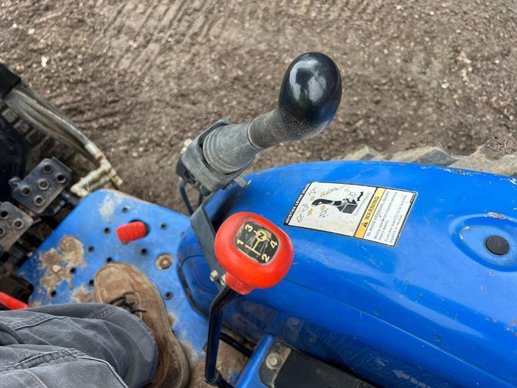 2015-new-holland-workmaster-37-image-25