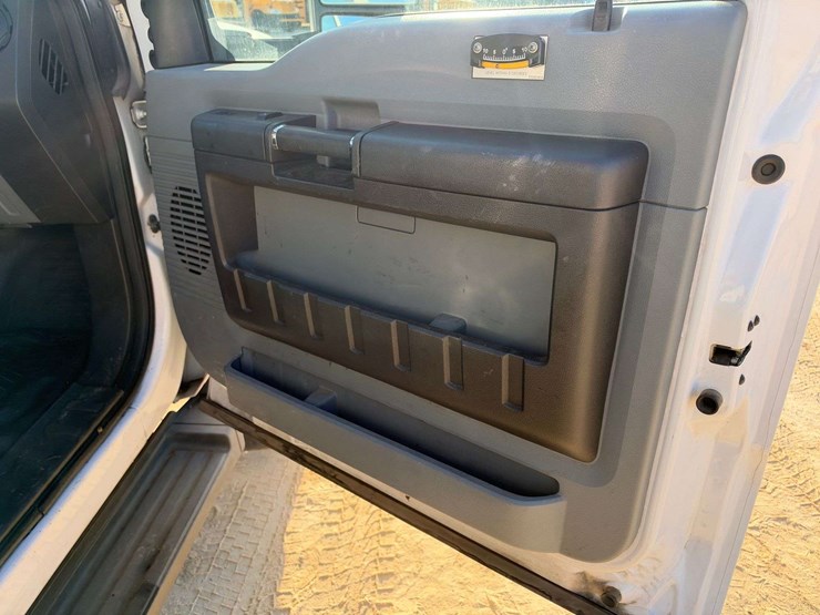 2012-ford-f550-image-17