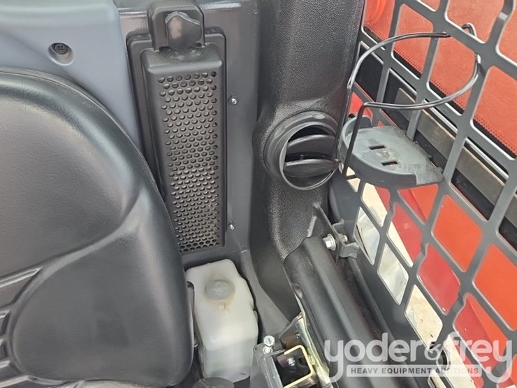 2024-kubota-ssv65-image-46