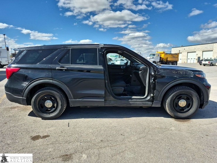2021-ford-explorer-image-4