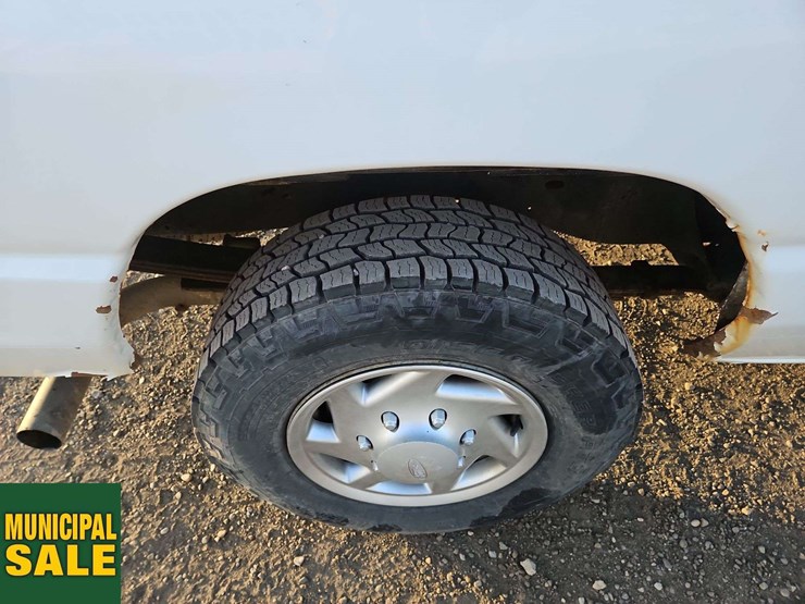 2014-ford-cargo-image-11