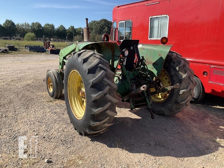 john-deere-2440-image-3