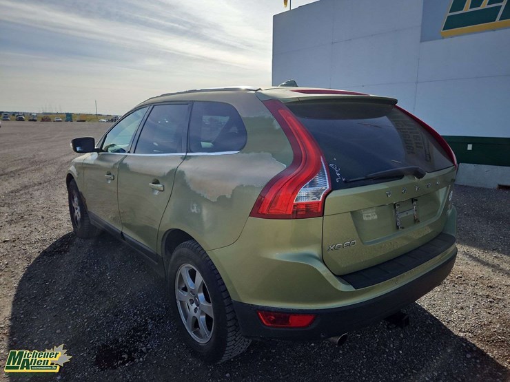 2010-volvo-xc60-image-3