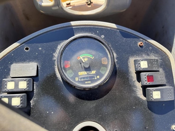 2013-caterpillar-cb22-image-21