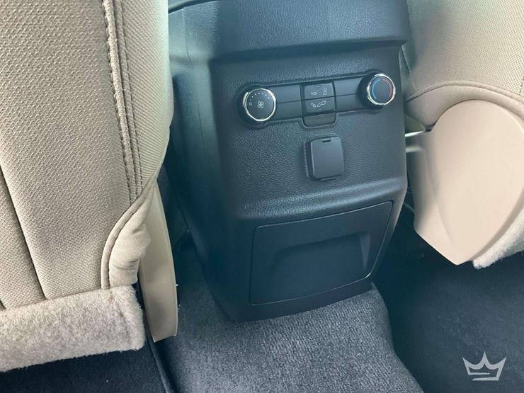 2017-ford-explorer-image-24
