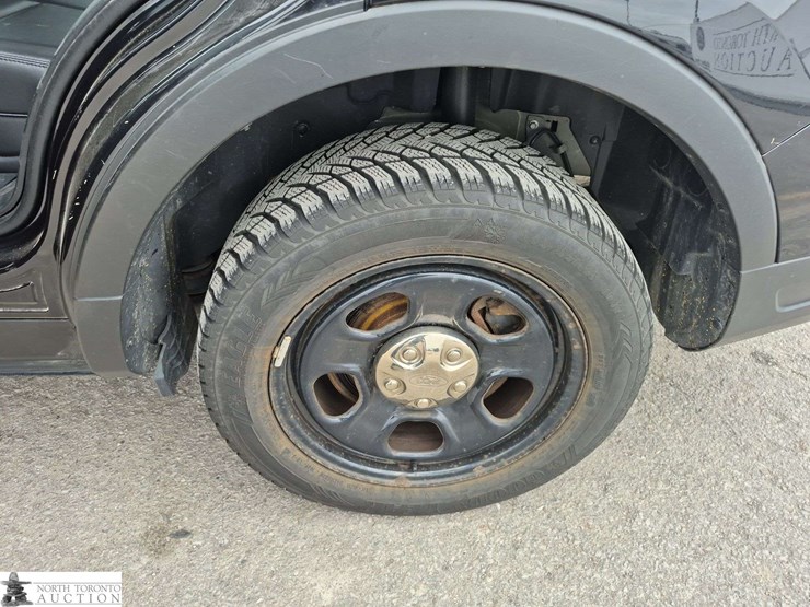 2019-ford-explorer-image-24