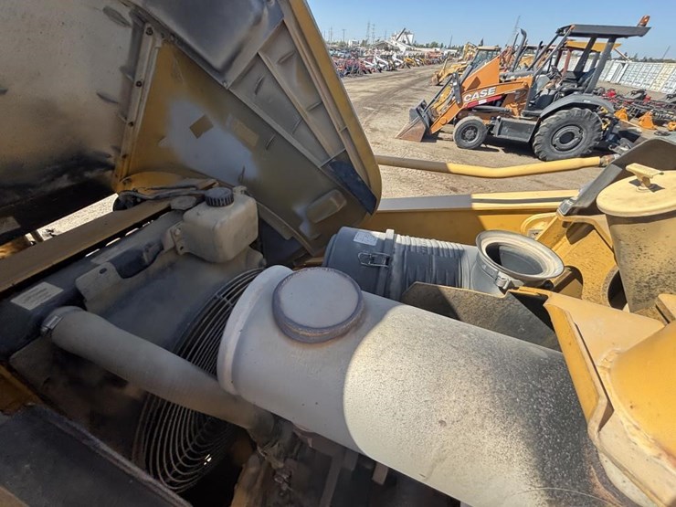 2005-deere-410g-image-48