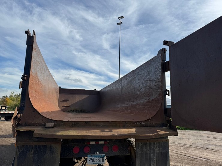 #1958-•-2011-dierzen-dominator-end-dump-image-24